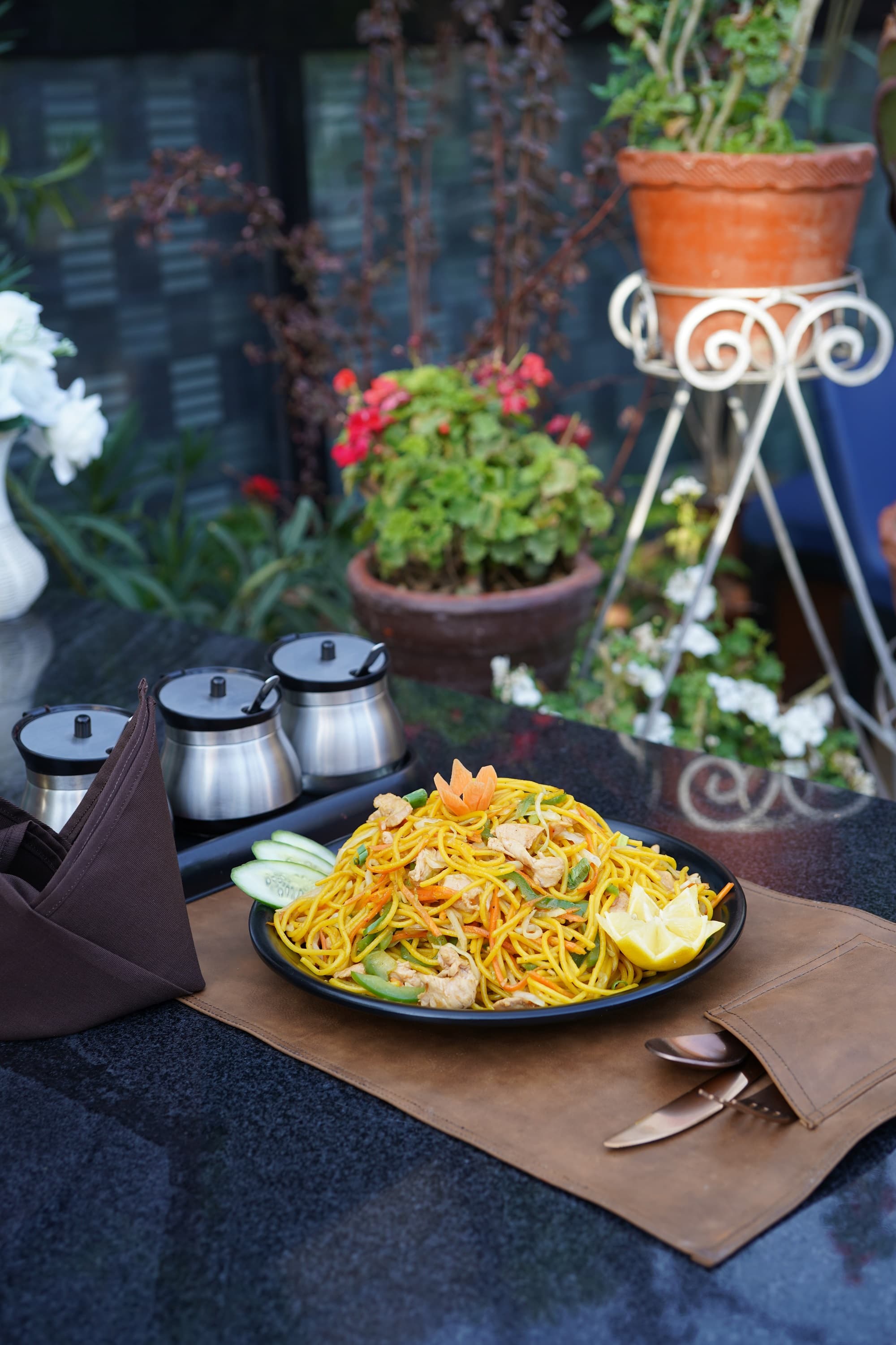 Cafeteria Special Chawmian-کافتریا اسپیشل چاومین